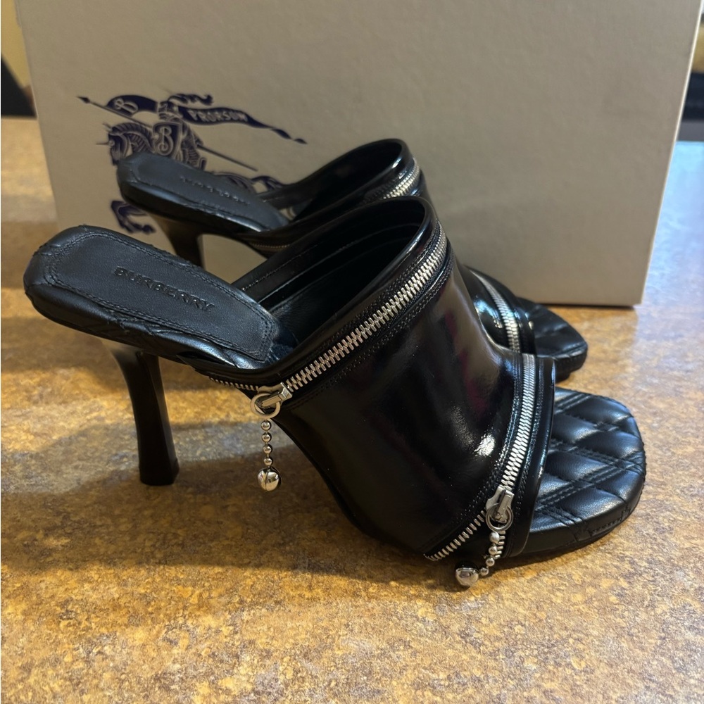 Burberry Black Patent Leather Mules Sleek Design - Picture 6 of 7